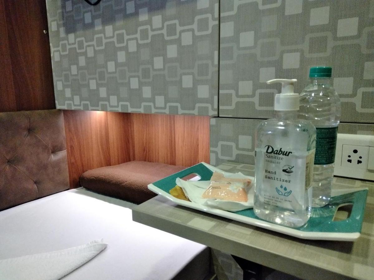 Bedspace- Capsule Ac Hotel มังคาลอร์ ภายนอก รูปภาพ