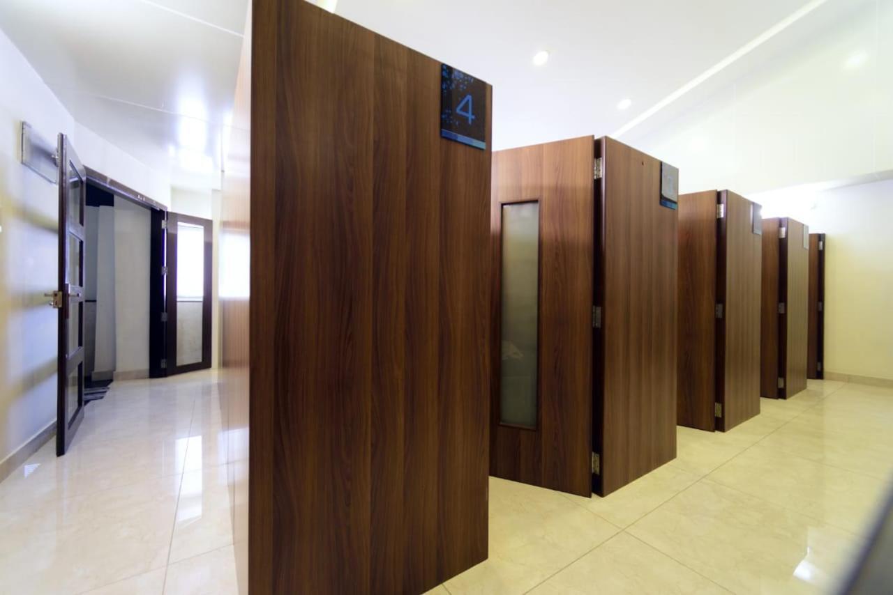 Bedspace- Capsule Ac Hotel มังคาลอร์ ภายนอก รูปภาพ