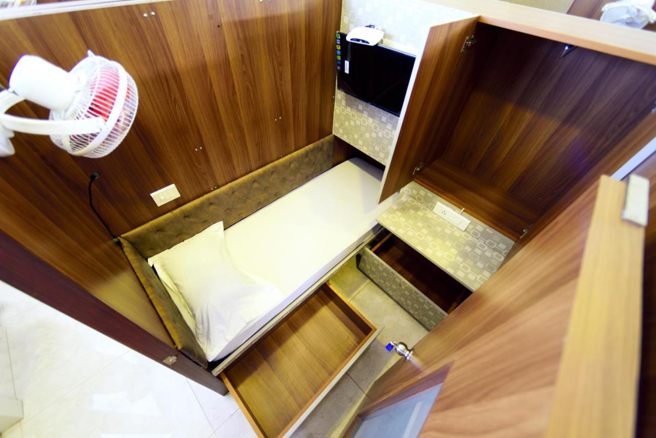 Bedspace- Capsule Ac Hotel มังคาลอร์ ภายนอก รูปภาพ